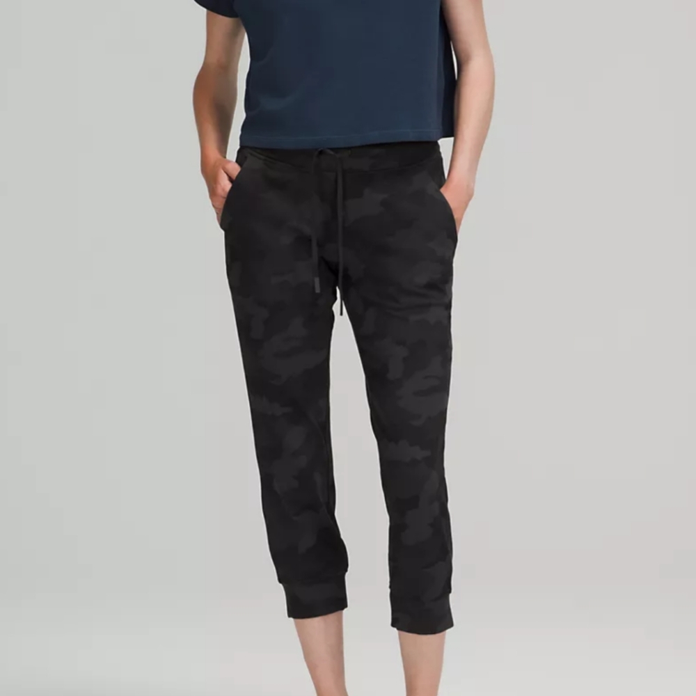 NWT Rulu Camo 3/4 jogger